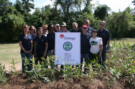 In addition to protecting biodiversity, the volunteer project provided an opportunity to strengthen ties between Entergy team members.